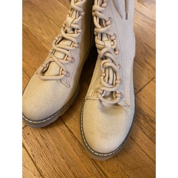 NWT Universal Thread women's Beige Canvas Lace-Up Ankle Boots Side Zipper 9.5 - Picture 2 of 7